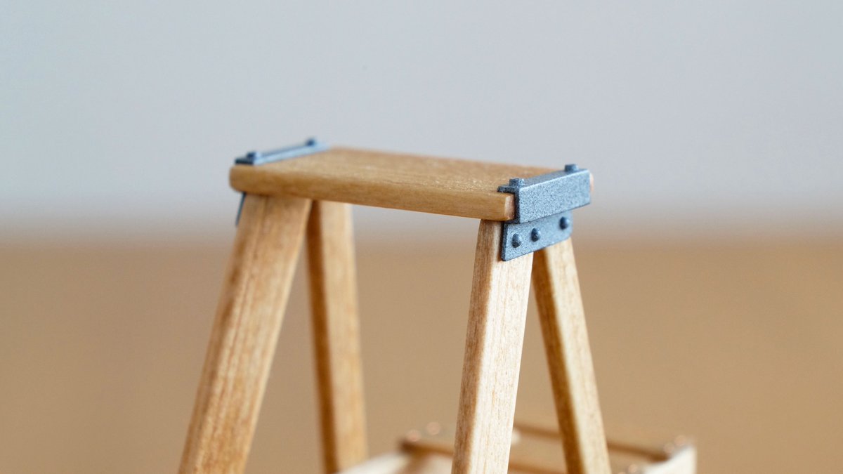 nkzt_craft's tweet image. 本日18:00よりBOOTHにて販売する1/12ヴィンテージラダー。

汚し塗装ありでヴィンテージ感マシマシです。

非可動で折りたたむ事は出来ませんが、是非よろしくお願いします。

n-craft.booth.pm

#ミニチュア #miniature
#ミニチュア家具