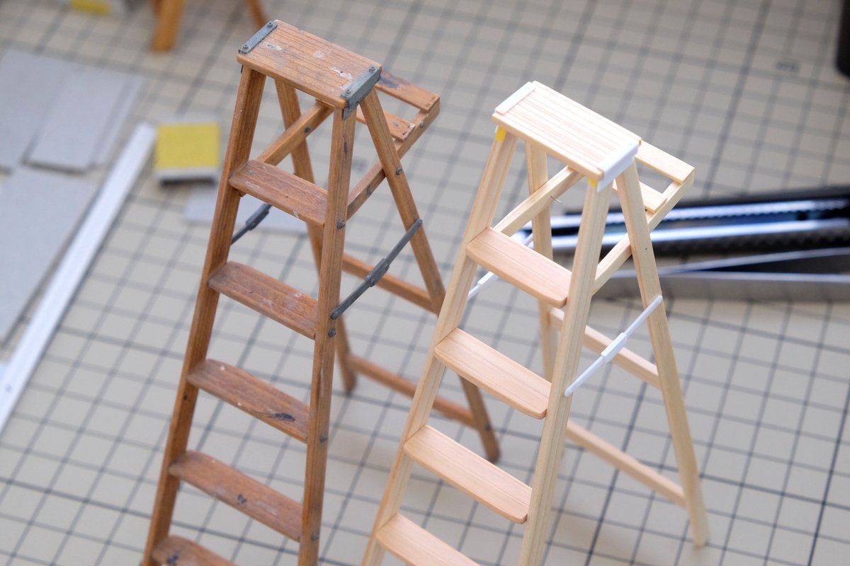 nkzt_craft's tweet image. 本日18:00よりBOOTHにて販売する1/12ヴィンテージラダー。

汚し塗装ありでヴィンテージ感マシマシです。

非可動で折りたたむ事は出来ませんが、是非よろしくお願いします。

n-craft.booth.pm

#ミニチュア #miniature
#ミニチュア家具
