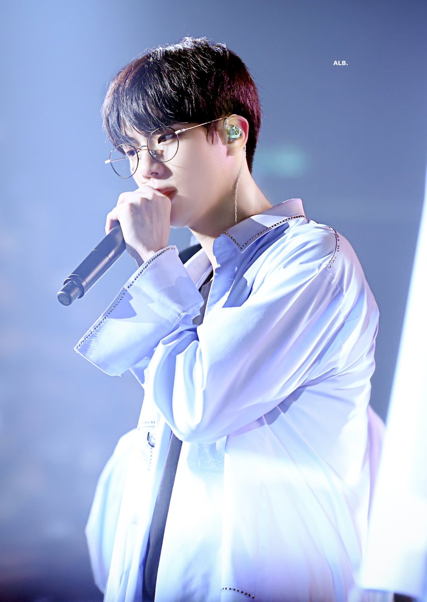 A LITTLE BRAVER 🐬 tweet media