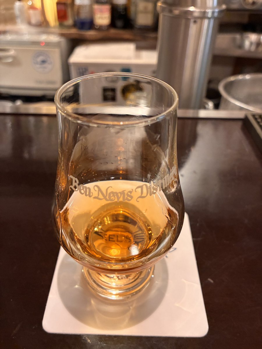 ToruGuide's tweet photo. Nikka Whisky’s single malt whisky, All Malt, smoothly flows down through my throat. It’s a kind of vintage malt whisky, since Nikka stopped distilling it in 2005. I was excited to find that my favorite bar in town has kept a bottle of it behind the others on the shelf. It still retains a hint of sweetness from malt. Great!