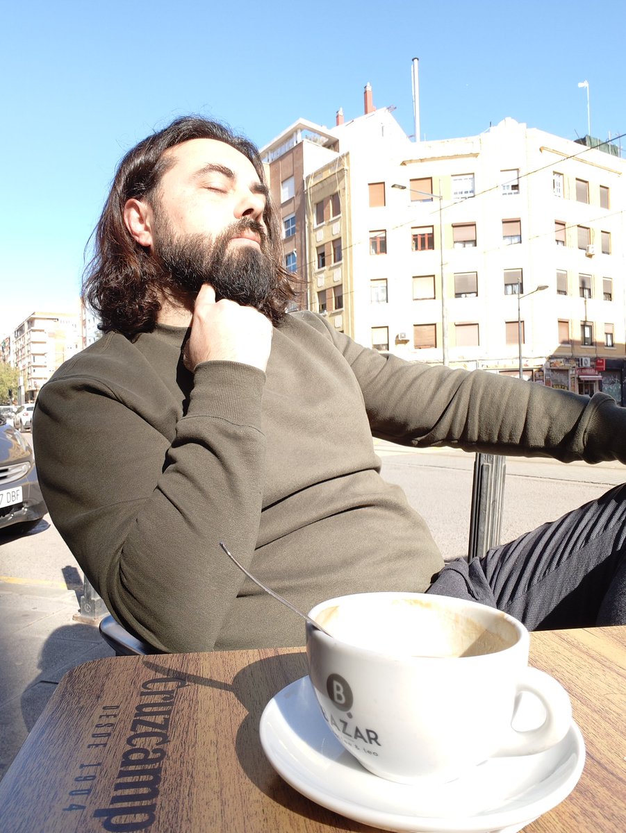 ANavalonOsa's tweet photo. Otro día soñando despierto con que si no me tomara este café podría comprarme una casa... https://t.co/EeBHTuhIws