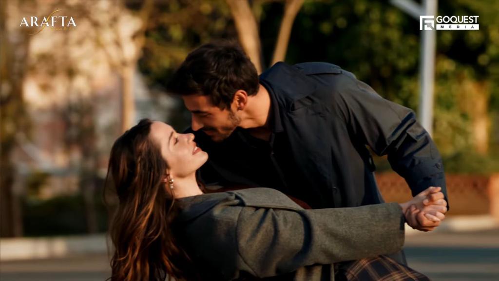 27Snehu's tweet image. Never thought I’d get a reference to my favorite movie The #Notebook in my favorite series #Arafta..🥺✨
That iconic road scene?? Pure magic.
Felt like two worlds I love just collided in the most beautiful way. ❤️
Some moments just hit different. #MerTeş 🧿🥹