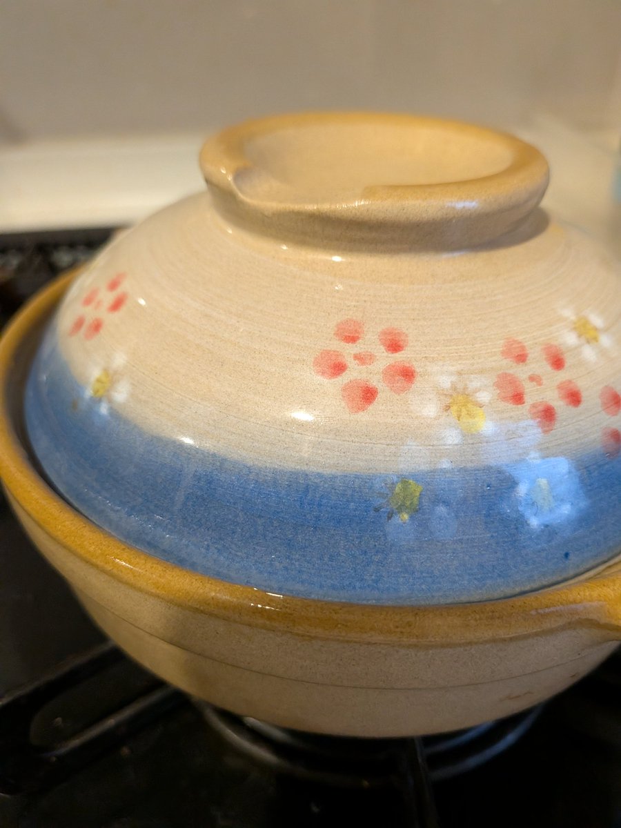 スットロンボリ tweet media