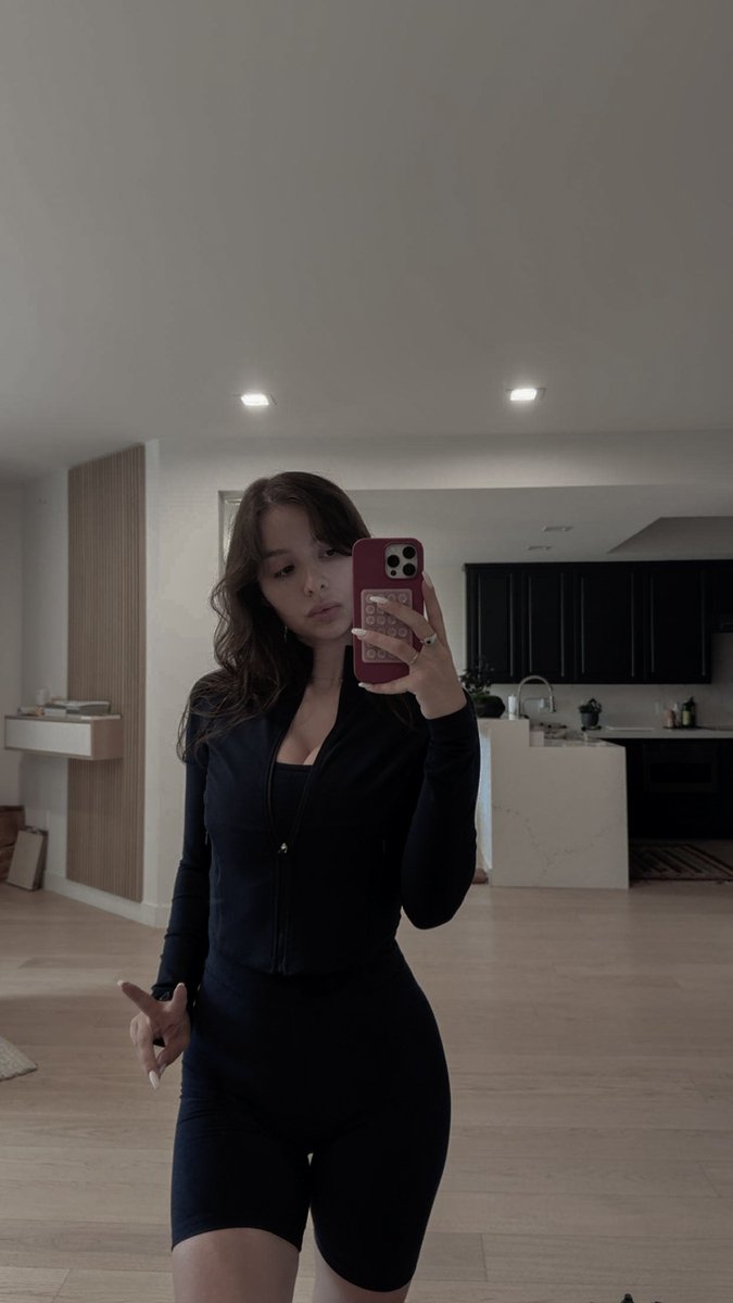 𝑨𝒅𝒊𝒏𝒆. tweet media