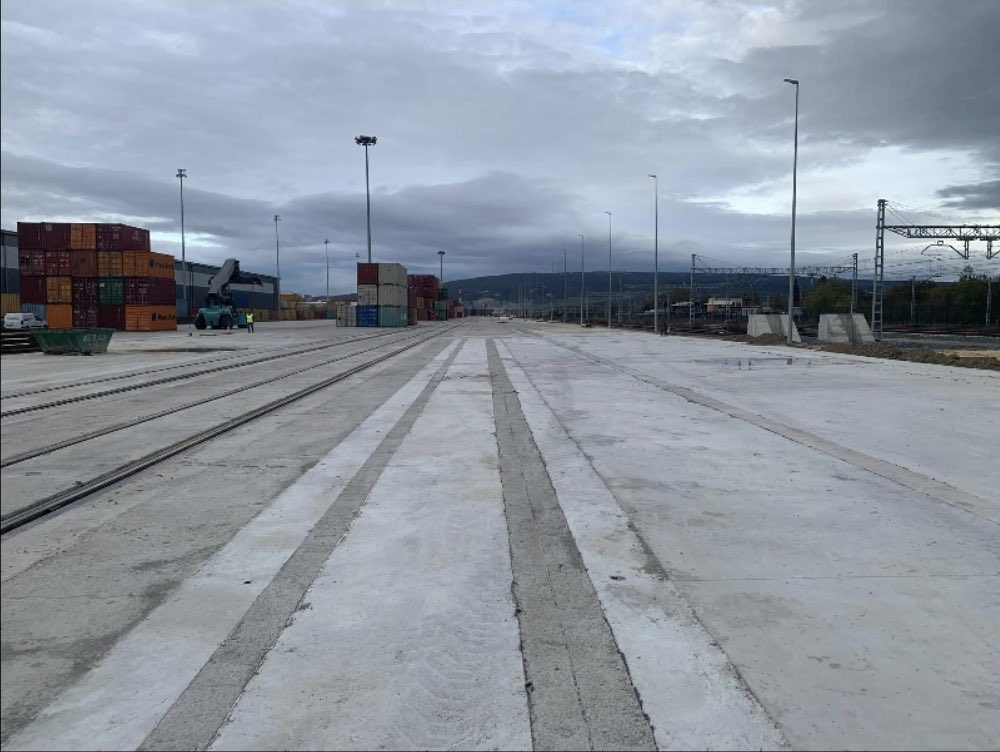 oscar_puente_'s tweet photo. Licitamos el contrato para la explotación de las instalaciones logísticas de Júndiz en Vitoria.

Va a ser la primera terminal intermodal conectada al Corredor Atlántico y a Europa en ancho estándar y cuenta con una inversión de 95 M€. https://t.co/J5d0YhhlBO