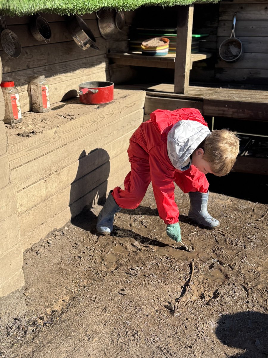 We love spending time outdoors! ☀️

From digging in the mud kitchen, playing games, to exploring, role-playing, and getting active with physical play, there’s always so much to discover in the garden 😀