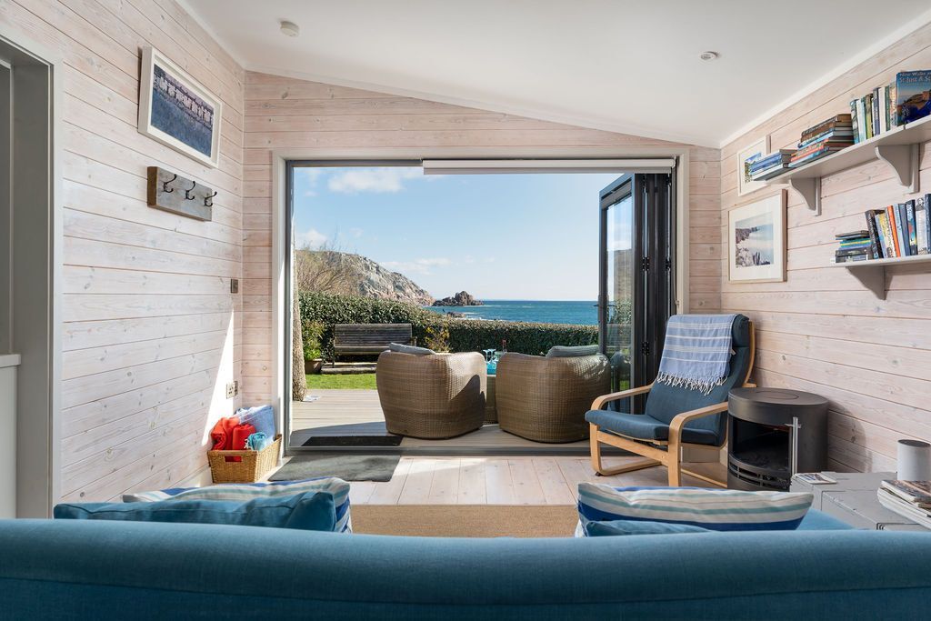 TheHolidayCots's tweet photo. Hidden away above a rugged Cornish cove, The Summerhouse is the kind of place that feels like your own secret escape. 🌿 

🛌 Sleeps 2
https://t.co/nSmThSbMIe 

#SelfCatering #CornwallEscape #CoastalStay https://t.co/oMPSpctHSY