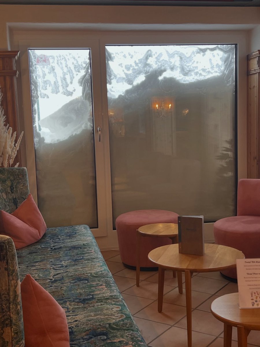 72 hour snowfall totals in the Alps have now passed the 1m (41") mark on high terrain at a number of resorts in France, Germany and Switzerland.  Austria's most reported is the Arlberg with 95cm (39"). Pics are from Andis Ski Hotel in Obertauern.