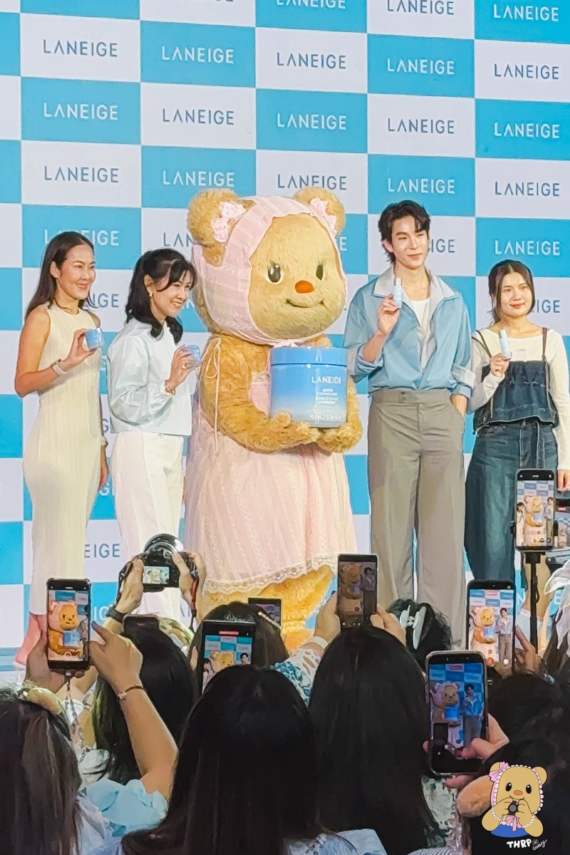 เปิดตัวพรีเซนเตอร์ลาเนจคนใหม่ของประเทศไทยอย่างเป็นทางการ คือน้องเนย และเจเลอร์ สุดปังค่ะ 

ลุคน้องเนยวันนี้คือสาวฮอตเนิร์ด 

#LaneigexButterbear
#butterbear #ด้อมน้องเนย
#LaneigeThailand