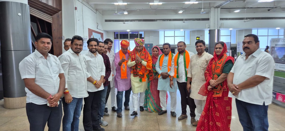 bjpbhupendraRYB's tweet photo. आज जोधपुर पहुँचने पर कार्यकर्ताओं और पदाधिकारियों द्वारा दिए गए आत्मीय स्वागत हेतु जोधपुर देहात जिलाध्यक्ष त्रिभुवन सिंह ,प्रदेश कोषाध्यक्ष युवा मोर्चा डॉ स्वरूप माहेश्वरी ,जिला महामंत्री जोधपुर शहर गौरव जैन,उपाध्यक्ष रवि गहलोत  जी सहित सभी सदस्यों का हार्दिक धन्यवाद।

#jodhpur https://t.co/zYYcLxJN1I