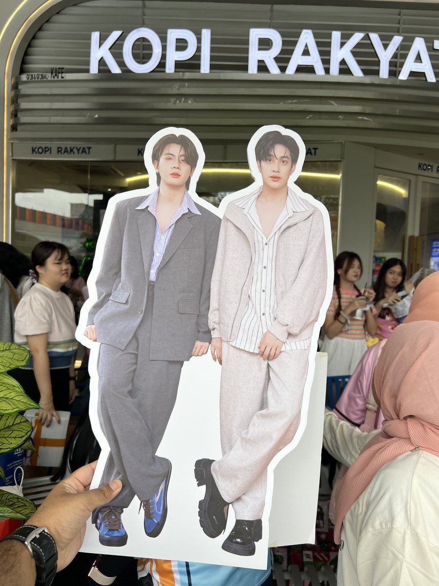 Jyon_bp's tweet photo. Attended Tlefirstone 2nd anniversary cupsleeve from Malaysia today 🇲🇾✨
Thanks organisers, really enjoyed it 🫶
Won Best Dress 🥹 sure many Tidfon dressed better, but thank you 🤍

#ForTleFirstone #เติ้ลเฟิร์สวัน #2ndAnniversaryTleFirstone https://t.co/RvnYtPrScj