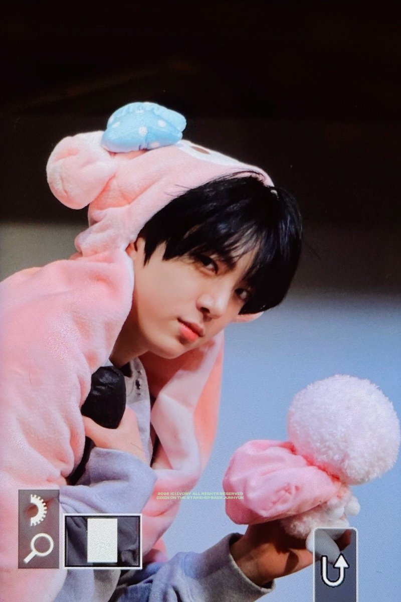 𝗜𝘃𝗼𝗿𝘆 tweet media