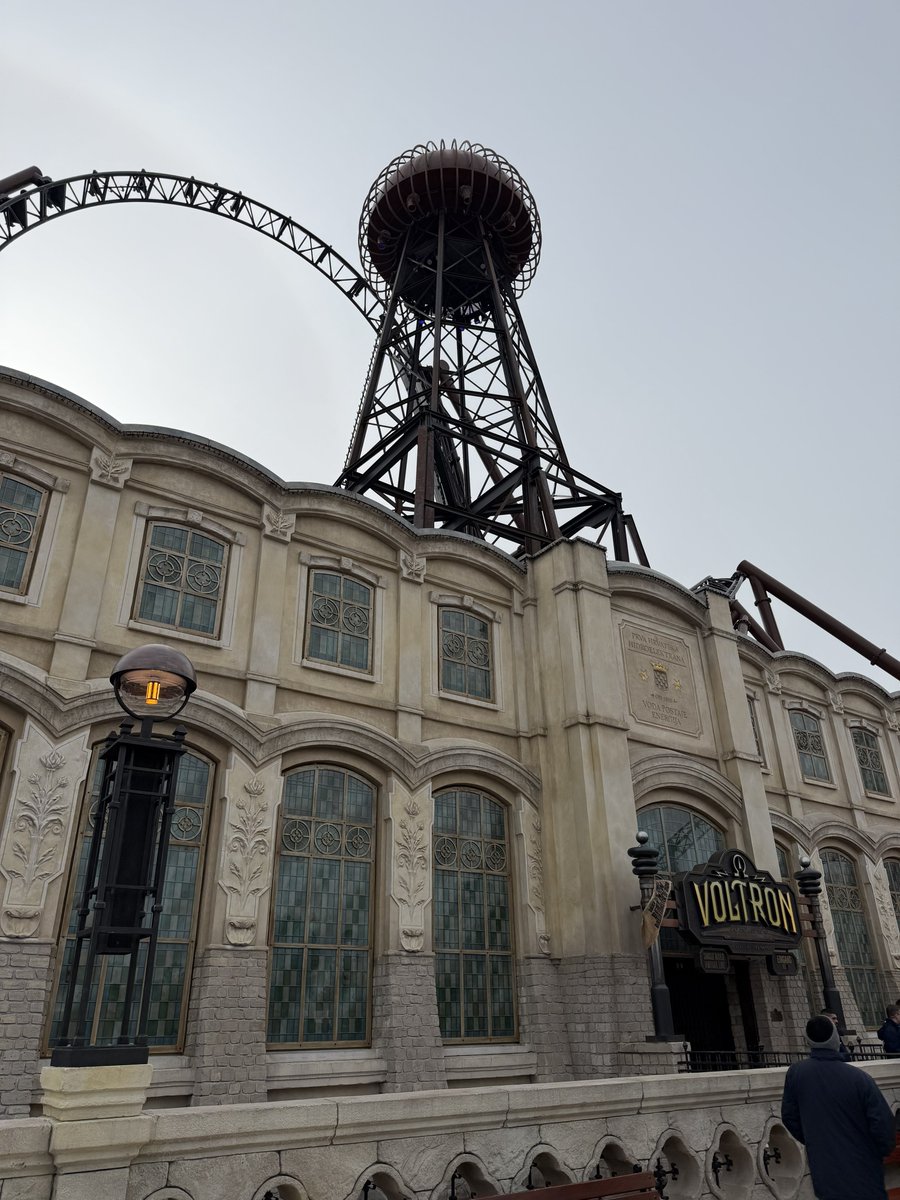 Larson Loopers tweet media