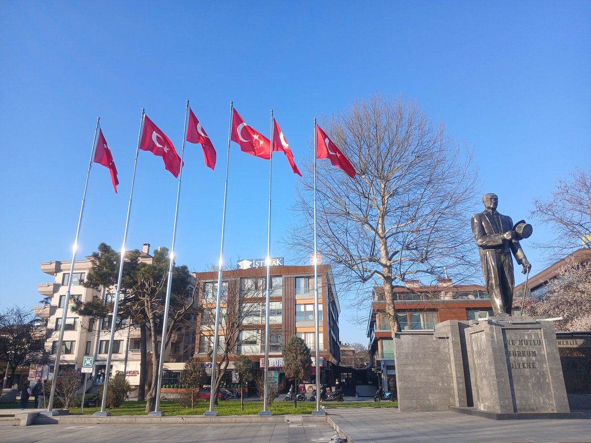 i54816's tweet photo. Bayragimizin guzelligine bakin. Hayatimda daha guzel bisey gormedim🇹🇷 https://t.co/Xwx2cJW13C