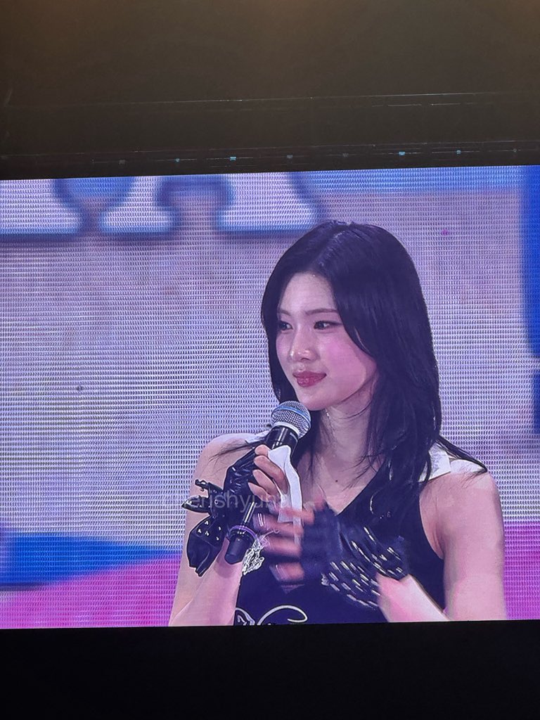 blue ✮ tweet media