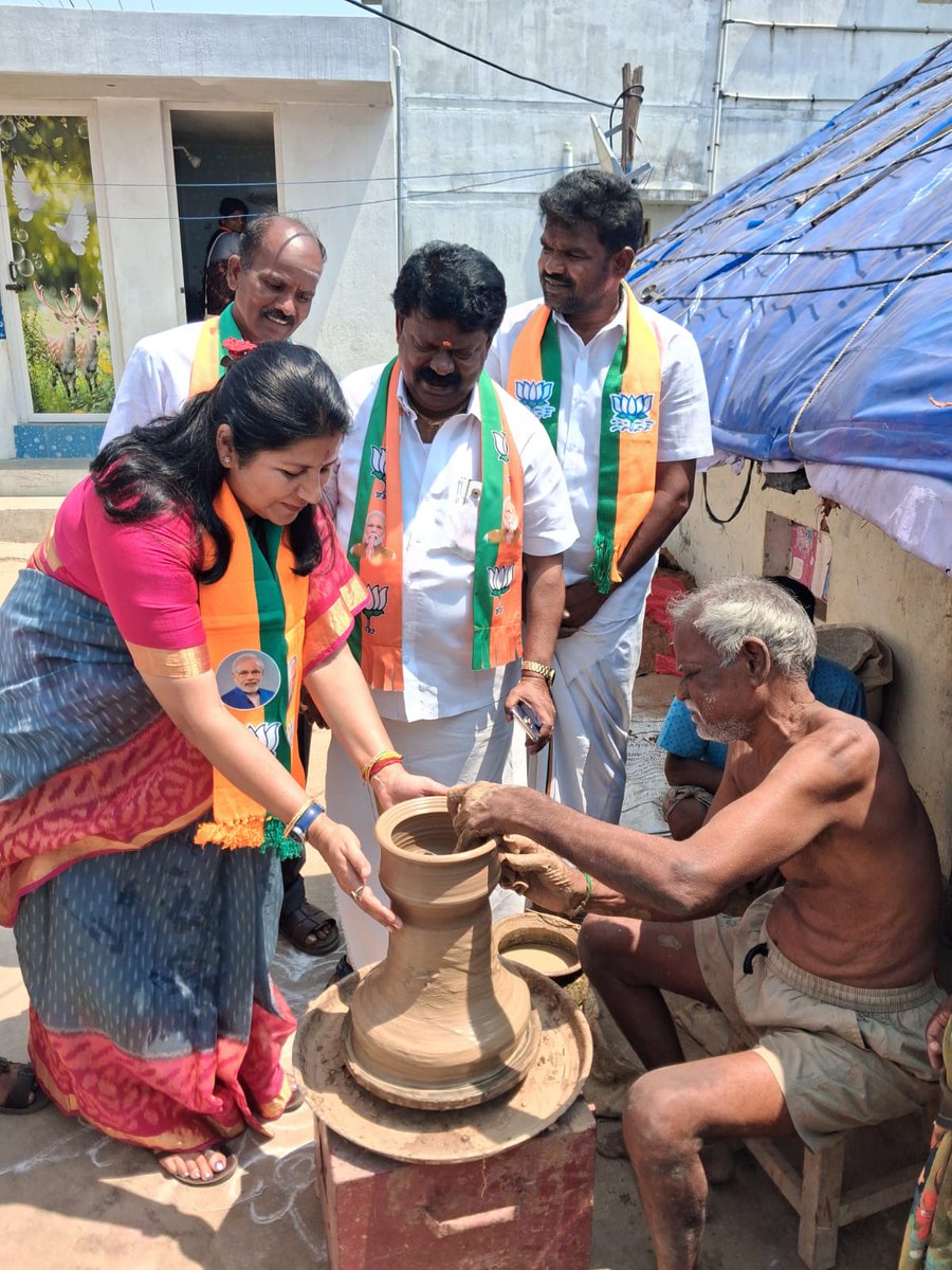richapandey's tweet photo. Kallakurichi Connect – People with Progress

Attended key district meetings in Kallakurichi, covering Ulundurpet Assembly and visited the divine Parikkal Lakshmi Narasimha Temple.

Interacted with dedicated leaders and karyakartas including Malini, Saranya, Pandirajan, and Thirunavukkarasu. The enthusiasm on the ground reflects a clear wave of support.

Tamil Nadu is ready for change. Under the leadership of Narendra Modi and the strength of NDA, the vision of development and good governance is gaining momentum.

The voice of people is clear – a stronger, progressive Tamil Nadu.

#NDA #AssemblyElections #WomenEmpowerment #Trichy #NarendraModi #BJP

@narendramodi  @AmitShah 
@PiyushGoyal @NitinNabin @blsanthosh  @MenonArvindBJP @ReddySudhakar21 
@DrLMurugan
@NainarBJP 
@KesavaVinayakan
@crkesavan 
@VanathiBJP @PiyushGoyal @PavanRanaRSS @BJP4TamilNadu @bjmm_tn @bjp4delhi @bjpmahilamorcha
@KavisriBjp