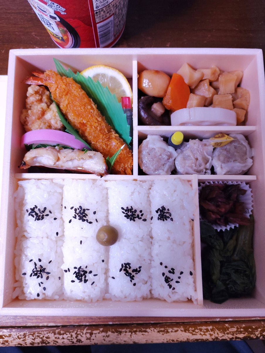chappo115's tweet photo. ���日の夕食は幕の内弁当。1320円。たまには普段食べないものを。😺
#崎陽軒　
#幕の内弁当 https://t.co/quog1fDV5j