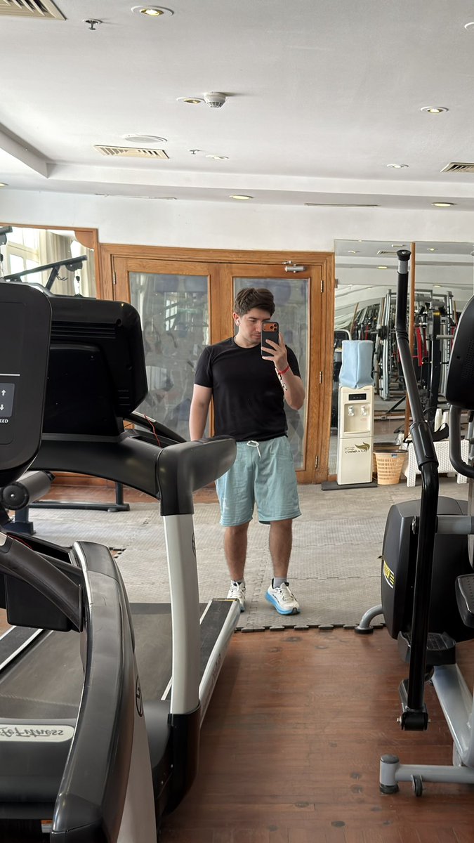 Aleksandr tweet media