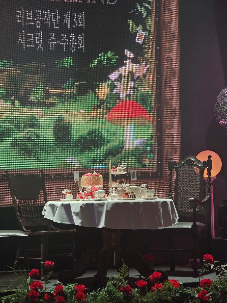 kimjamong1004's tweet photo. 티타임 테이블 너무 예뻤어,,, https://t.co/0xSSOZ19Yr