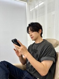 kkaejug0313's tweet photo. 트위터보고 놀란가슴 이준혁 보고 달랜다. https://t.co/ivmppibmRE