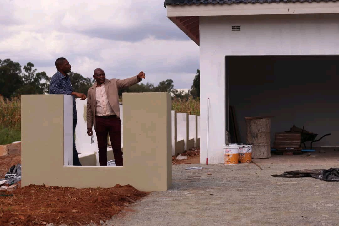 biorichpaints's tweet photo. Our goal is to bring a smile to our clients — and we believe we’ve achieved just that 😊

Progress check ✔️
Can you spot the difference?
#workinprogress #progresscheck #qualitypaints #biorichinvestments #proudlyzimbabwean https://t.co/sFnAVefMNN