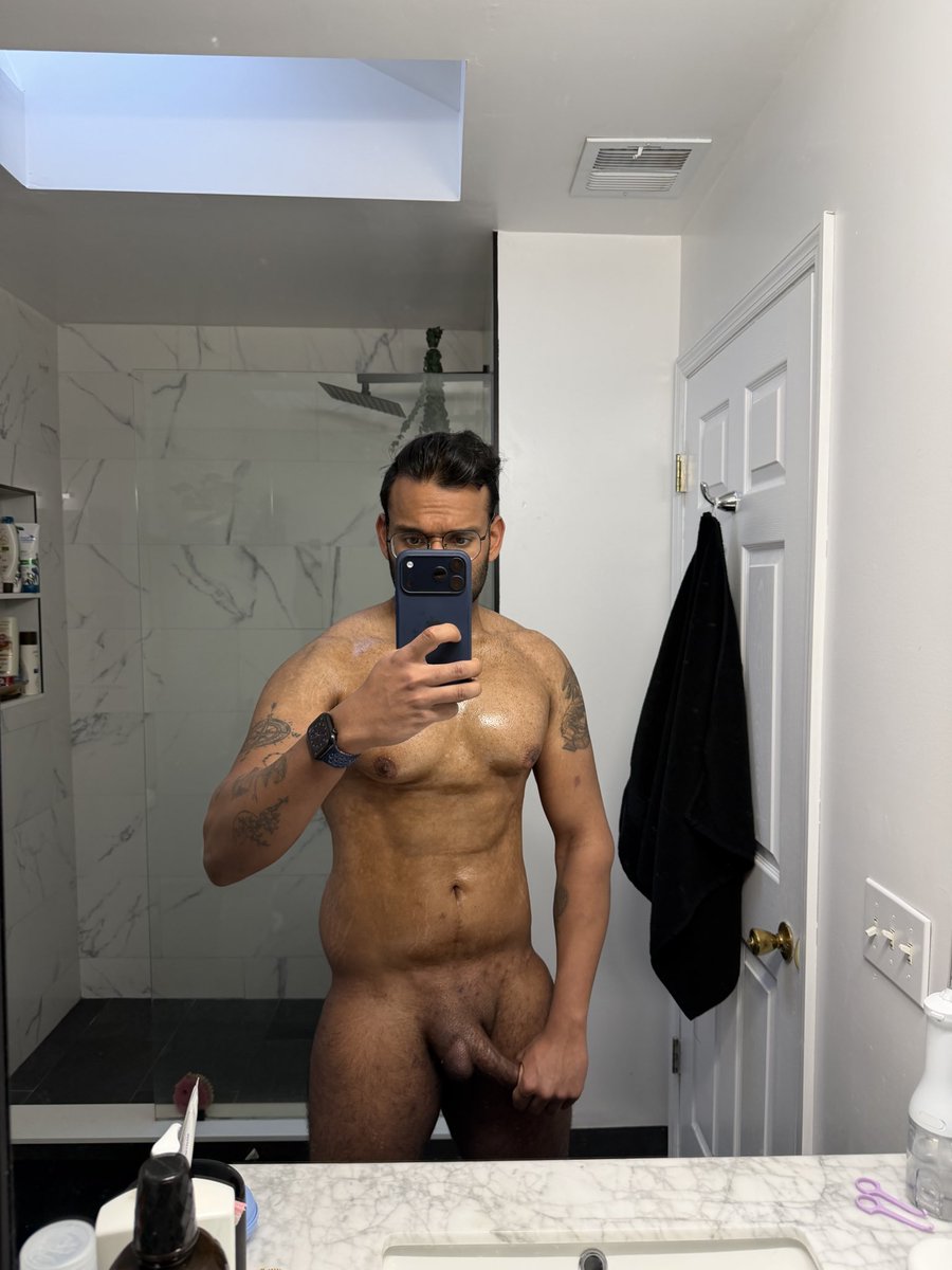 Johnnystuds (20k) tweet media