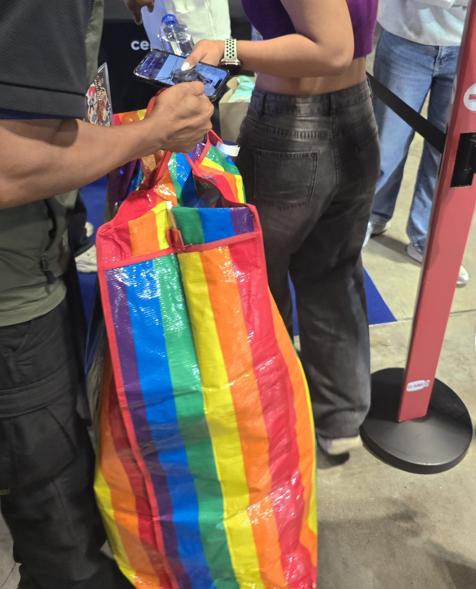 ของขวัญทั้งหมด ทางบ้านได้รวบรวมและจัดส่งให้กับทางทีมงานเรียบร้อยแล้วนะคะ ขอบคุณทุก ๆ คนที่มอบความรักให้สำรวยนะคะ 🤎🫶🏻✨️