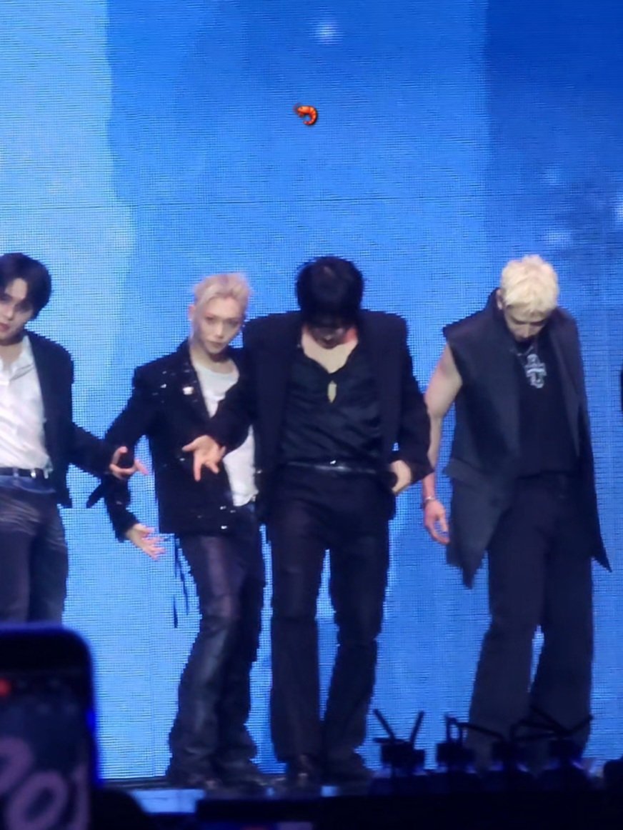 JEONGBIN ESCAPE IM KILLING MYSELF tweet media