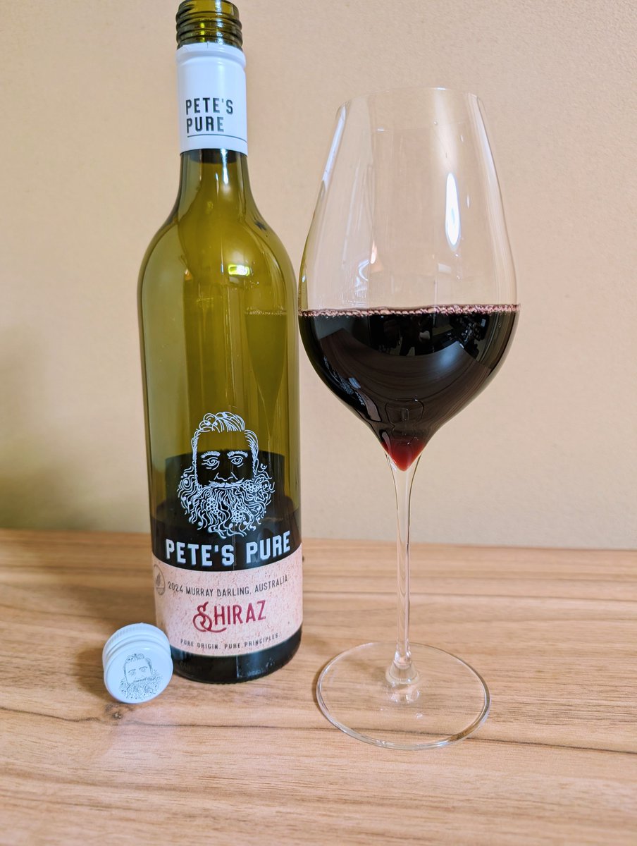 haraha_yo's tweet photo. 🇦🇺ピーツ・ピュア・シラーズ
近くのスーパーでなんと1,099円で買えた😳コスパ最強🍷
輸入元がエノテカさんだったのでちゃっかりハッシュタグ付けちゃいます😁

ピノ・ノワールを買うつもりだったけど売切れだったので。
でもシラーズも素晴らしかった♡
豊かな果実味と柔らかなタンニン✨
#エノテカ https://t.co/1rOwLQ3V72