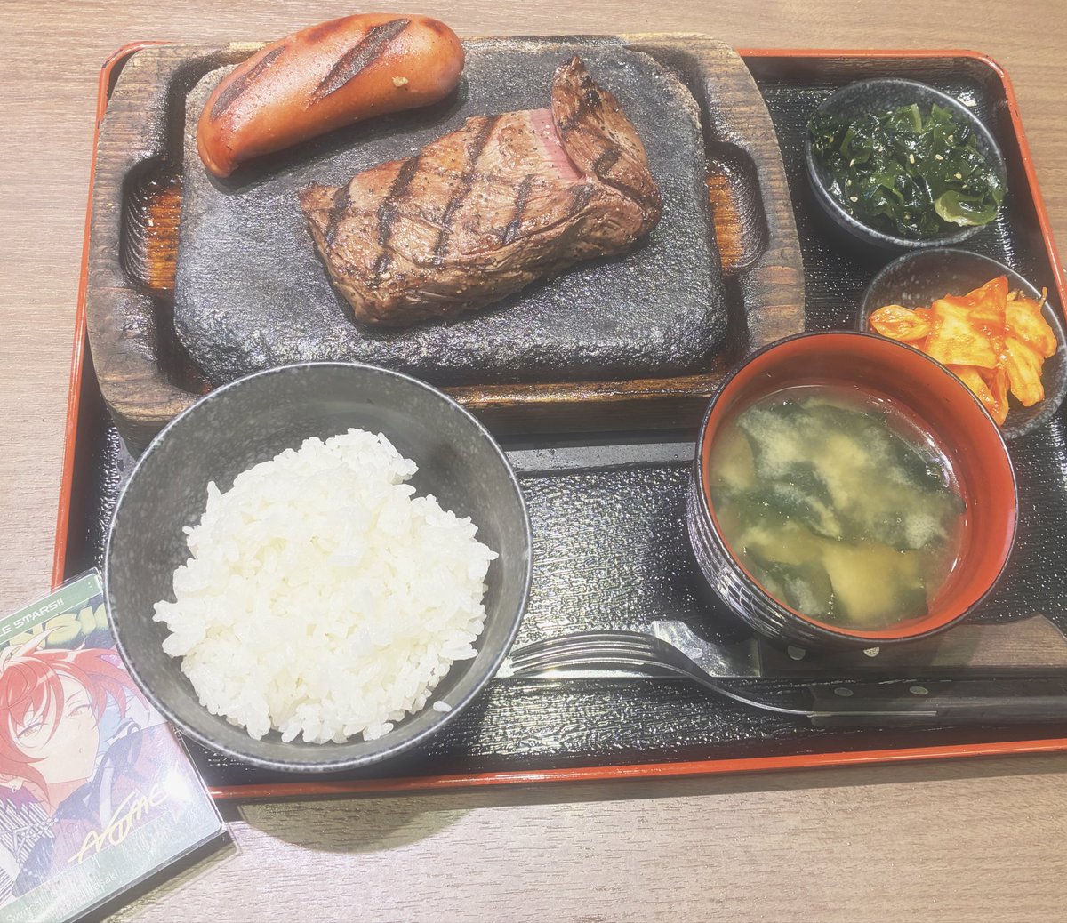 『主張が激しい夏目ぬい』と『肉を食え（CV羽多野渉』