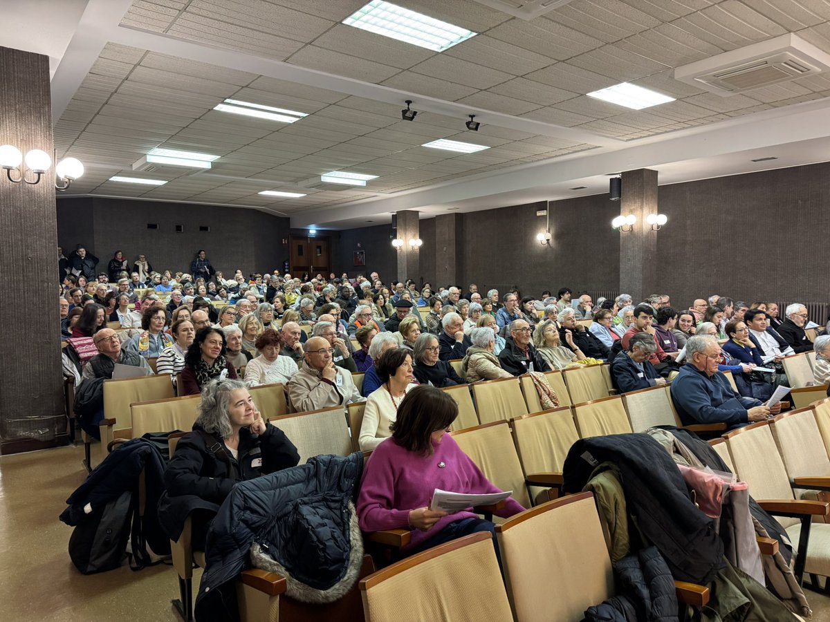 DiocesisBilbao's tweet image. Hirurehun lagun inguru Bilbon etorkizuneko Eleizaren erronken inguruan hausnartzen. #batera 

Unas 300 personas se reúnen en Bilbao en el tercer encuentro sinodal de las vicarías. Hoy vicarías III-VII y VI.