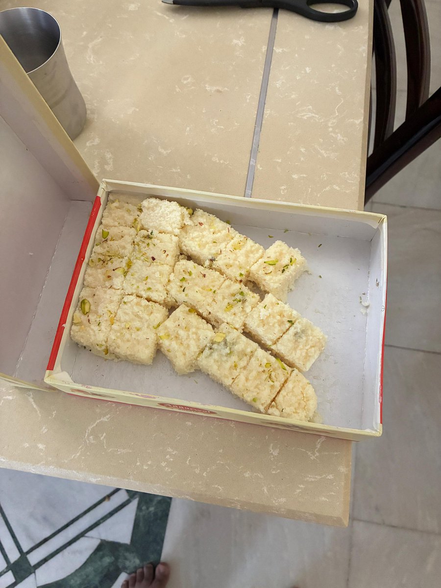 RoopamMishra4's tweet photo. Ordered 1 kg sweets from Agrawal Sweets on Swiggy but received only ~500g. This is unacceptable. Requesting immediate resolution. @Swiggy @SwiggyCares https://t.co/xqwwK1xQ1V