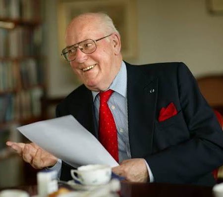 Nuorsuomalainen nupisee tweet media