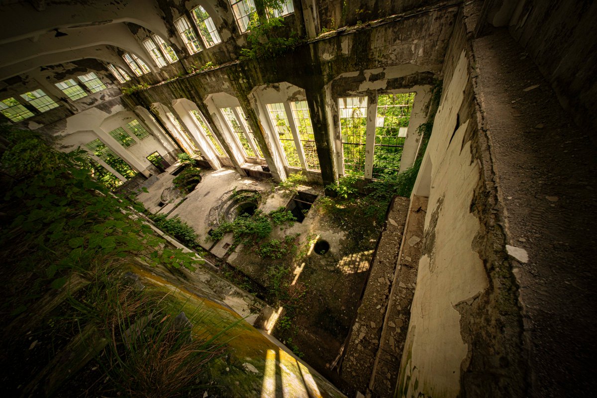 komamasa's tweet image. 森に囲まれた廃発電所
＃Urbex　＃abandoned #廃墟