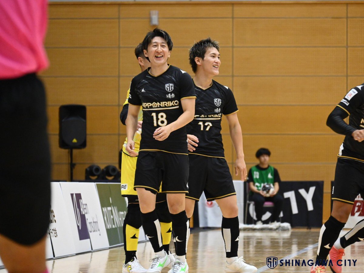 frontale_futsal's tweet photo. ／
🗣️開催します⚽️
＼
明日の「女だけのフットサルクリニック」は #高溝黎磨 コーチと #上原拓也 コーチです✨
ぜひ、プロの選手からフットサルを教わってみませんか?😊
ご参加お待ちしております🫶

#frontale  #フロンタウンさぎぬま #しながわシティフットサルクラブ https://t.co/FxvVNwXR56