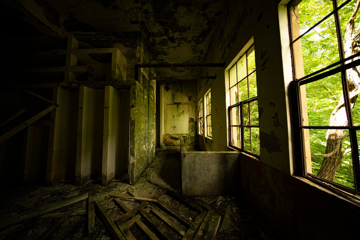 komamasa's tweet image. 森に囲まれた廃発電所
＃Urbex　＃abandoned #廃墟