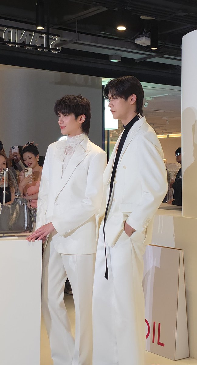 รักเรื่อยๆ แหละ 

#STANDOILXJIMMYOHM