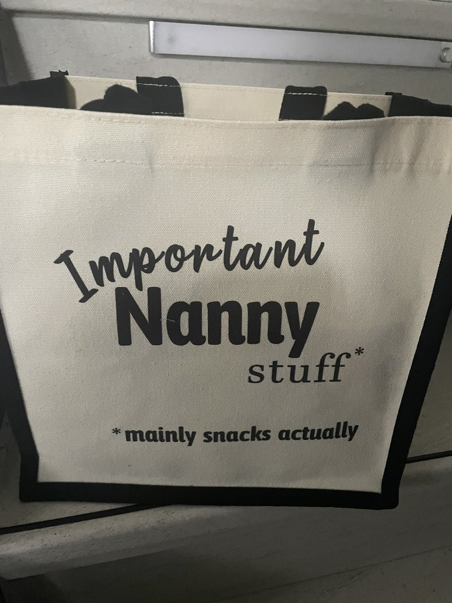 devereux1655's tweet image. Happy Saturday beautiful people -I’m very excited as today is the day- it’s “magic faraway tree” day - picnic made and tickets bought -seats booked. Fruit needs chopping and adding to bag - then collect my girls #cinema #snacks #trees