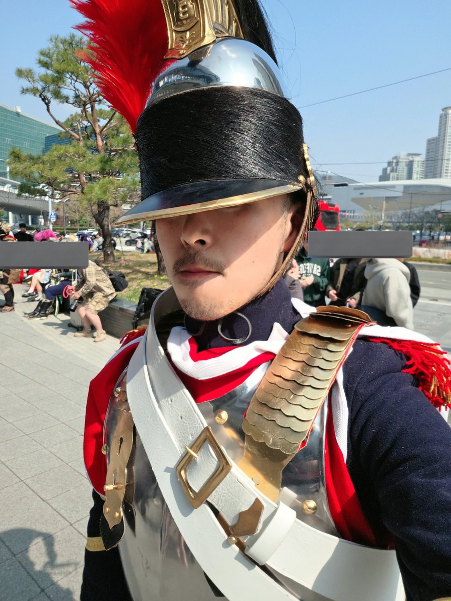 수염맨 코스프레 계정 및 강아지 코스프레 계정 tweet media