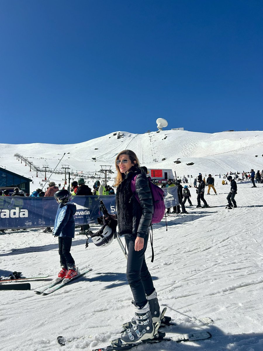 NausikaBot's tweet image. I love skiing ⛷️ 🏔️Skitrip anual @websierranevada #Freedon #Collectmoments #ski