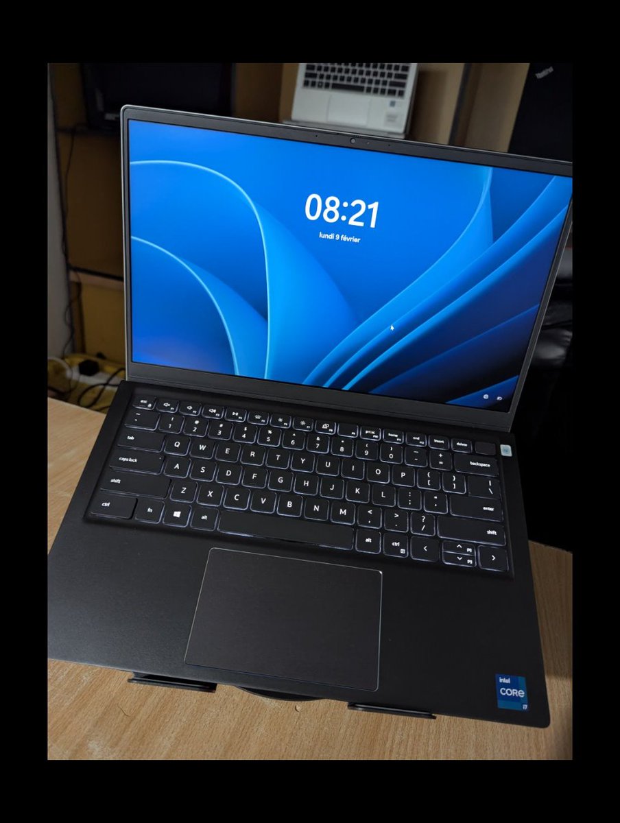Marketall237's tweet photo. Dell Vostro 14 5410
250,000fcfa ☎️676457214
♻️Intel Core i7-11390H @ 3.40 GHz 
♻️RAM : 16go DDR4
♻️Disque dur : 257go SSD
♻️Intel Iris Xe Graphique 
♻️15.6 pouce (1920x1080)
♻️128mo dédié/ 8goo graphique totale
♻️ Lecteur d'imprimante 
♻️WiFi/ bluetooth/ Webcam/ HDMI/ RJ45 https://t.co/pLLGSF3pMy