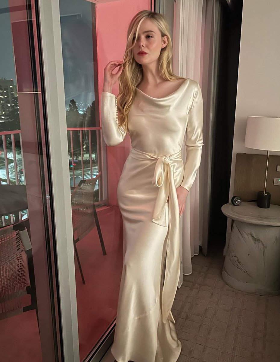 ELLE FANNING'S STYLE tweet media