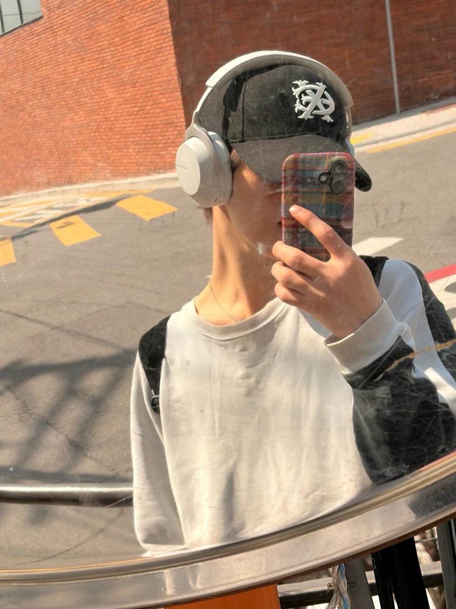 jinsikhxx's tweet photo. 진식이 개존잘 https://t.co/7m2cNULzpu