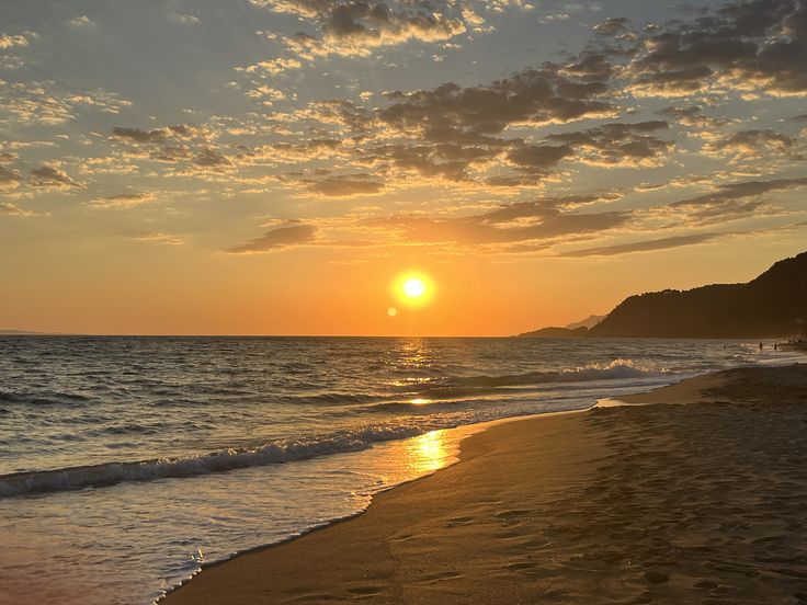 𝓜𝓸𝓸𝓷𝓵𝓲𝓰𝓱𝓽 ⋆ 🌙 .˚ tweet media