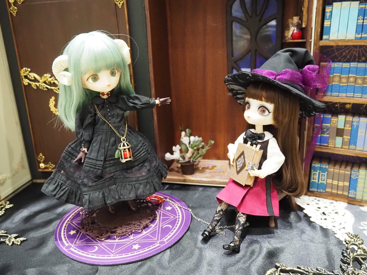 boothにアイドールの持ち帰り品を追加し、本日夜8時頃に再開予定です。（ブラウス単品は後日になります）
よろしくお願いいたします☺
魔法学校制服は魔女帽子やマントを合わせてもかわいいです🪄