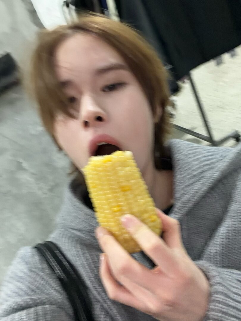 selfolssi ♤ tweet media