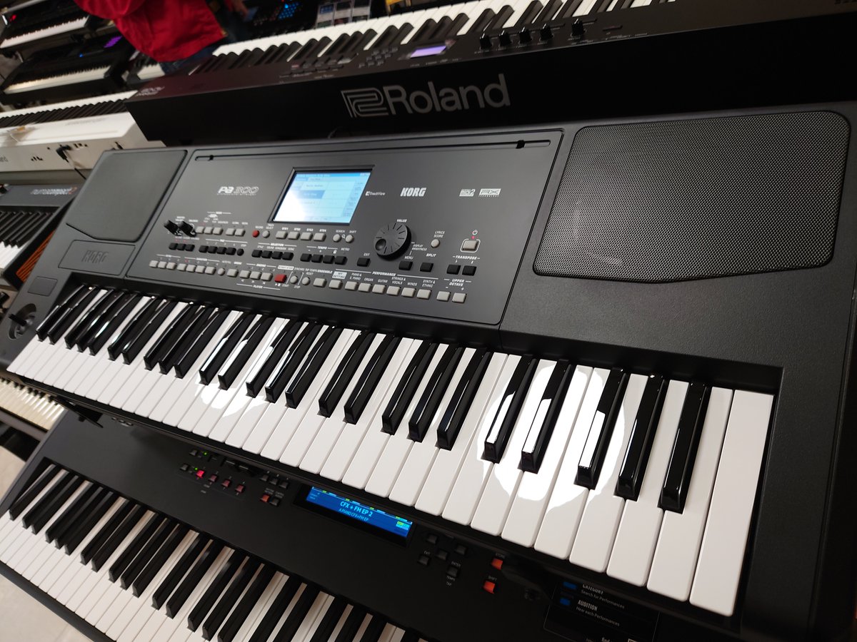 展示品情報】#KORG 人気のアレンジャーキーボード「Pa300」の 展示品情報】#KORG 人気のアレンジャーキーボード「Pa300」の
