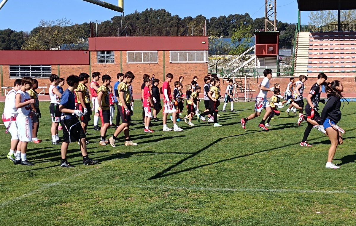 FCFAtwi's tweet image. 📢 En marxa el #ClínicFCFA2026🏈‼
🔛 Les Pistes d'Atletisme de  #Granollers acullen la primera sessió del dia, dedicada al #FutbolFlag!!

#FCFA #FutbolAmericà #americanfootball #flagfootball @larcadacamps @esportcat @UFECcat @granollers