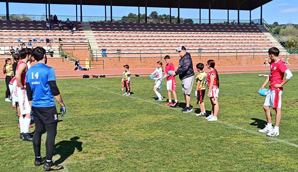 FCFAtwi's tweet image. 📢 En marxa el #ClínicFCFA2026🏈‼
🔛 Les Pistes d'Atletisme de  #Granollers acullen la primera sessió del dia, dedicada al #FutbolFlag!!

#FCFA #FutbolAmericà #americanfootball #flagfootball @larcadacamps @esportcat @UFECcat @granollers