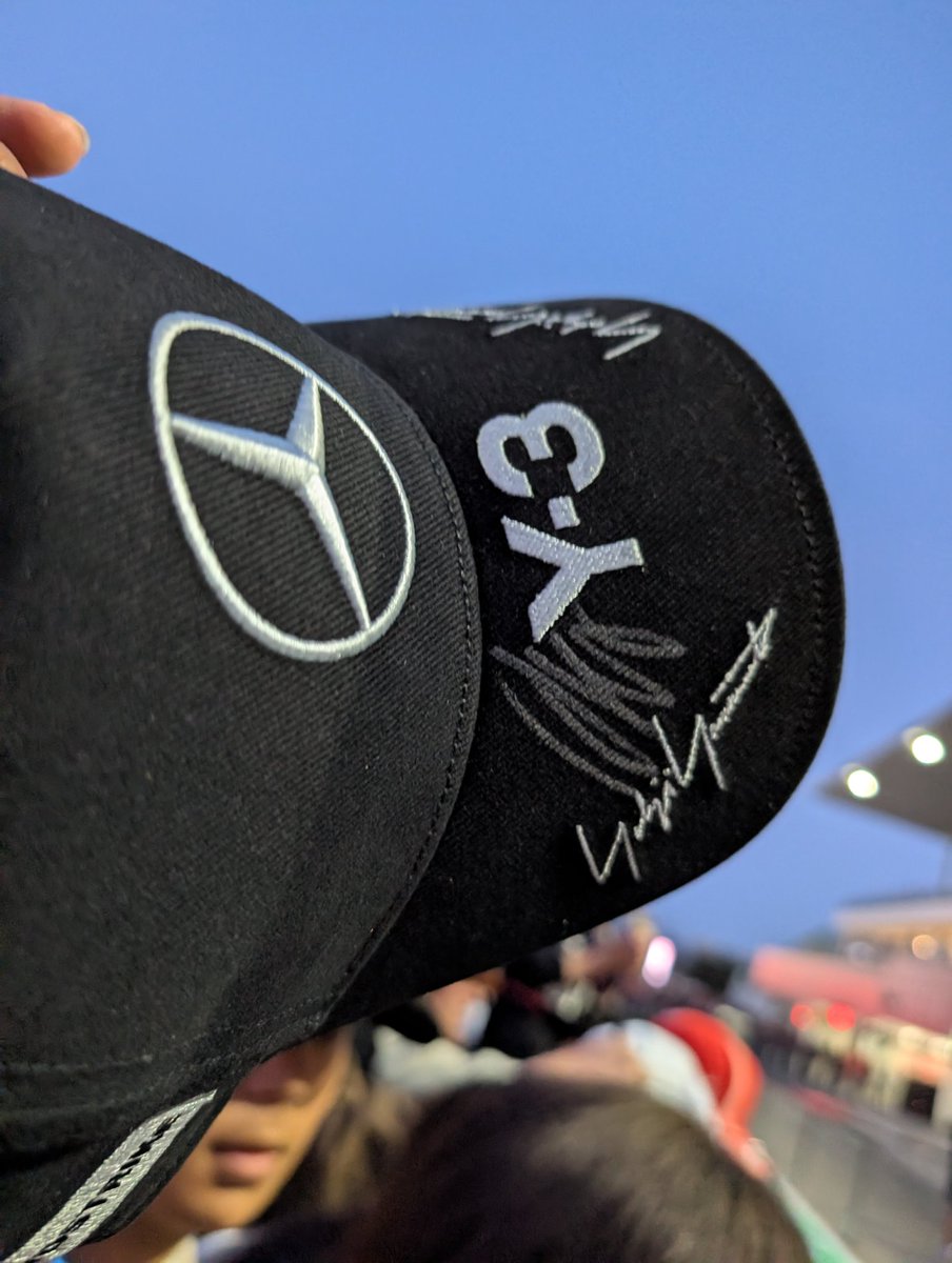 アントネッリに会えてしまった😭😭😭
帽子高かったけど勇気出してよかった😭😭
 #f1jp